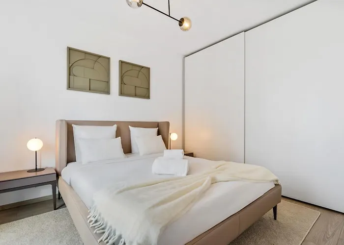 Luxurious 1-br In Gasperich, Lejlighed *